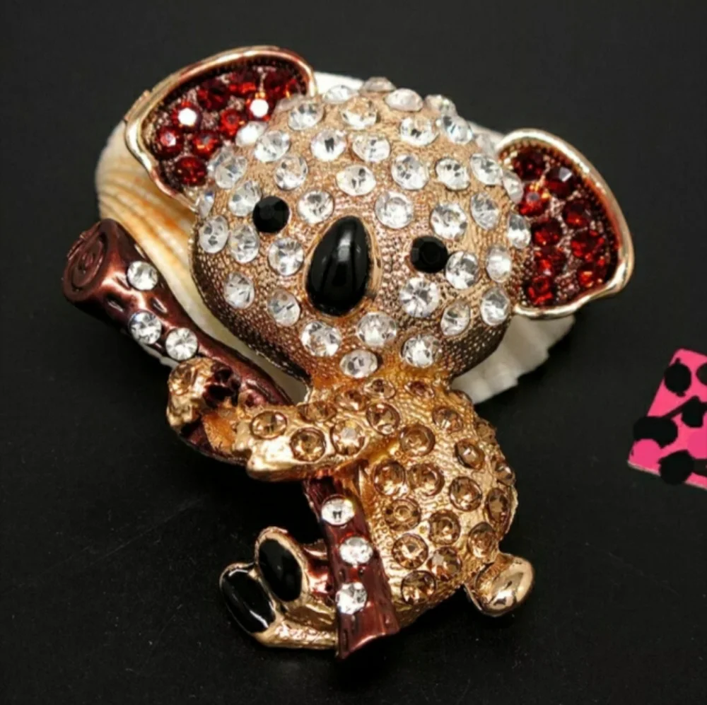 Beautiful! Crystal Koala Charm w/Free Chain💞🐨💞